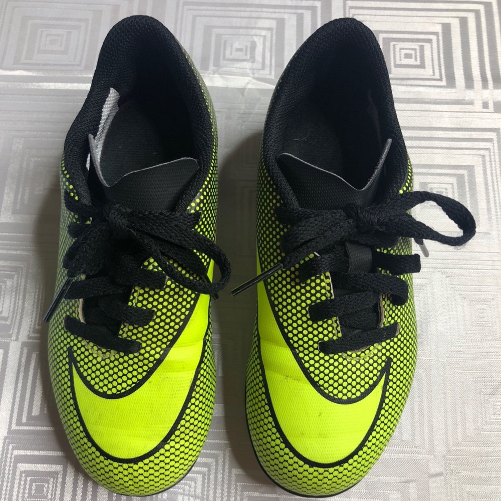 Soccer cleats